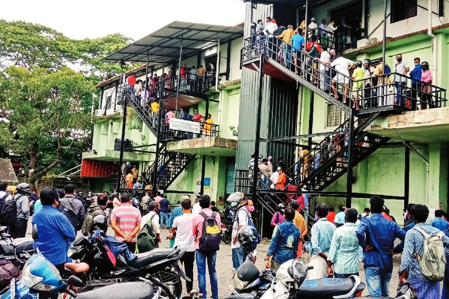 'ക്യൂ നിന്ന് കുഴയേണ്ട'; മദ്യവിൽപന ഓൺലൈനാക്കാൻ സർക്കാരിനെ സമീപിച്ച് ബെവ്കോ
