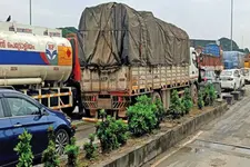 ആമ്പല്ലൂരില്‍ ഇതുവരെ ഉണ്ടായതില്‍ ഏറ്റവും വലിയ ഗതാഗതക്കുരുക്ക്; നിശ്ചലം ദേശീയപാത
