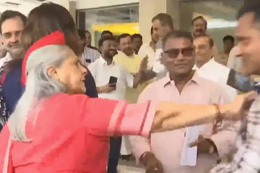 'എന്താണ് നീ ചെയ്യുന്നത്?'; സെൽഫിയെടുക്കാൻ എത്തിയ യുവാവിനെ തള്ളിമാറ്റി ജയാ ബച്ചൻ | VIDEO