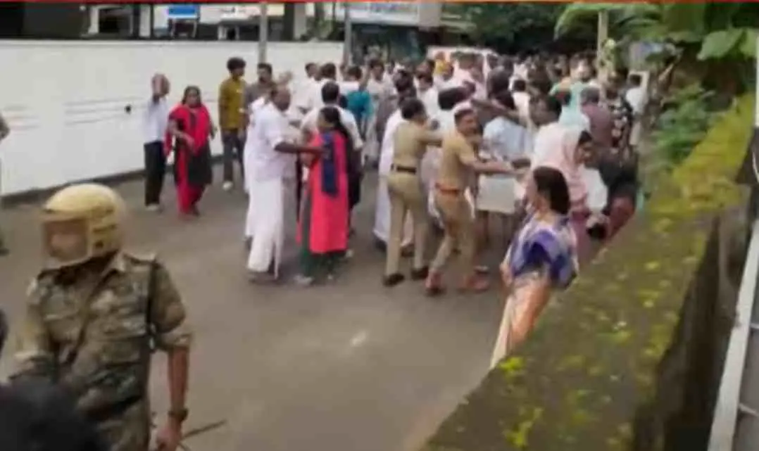 സിപിഎം-കോണ്ഗ്രസ് പ്രവര്ത്തകര് തമ്മിലുള്ള സംഘര്ഷം