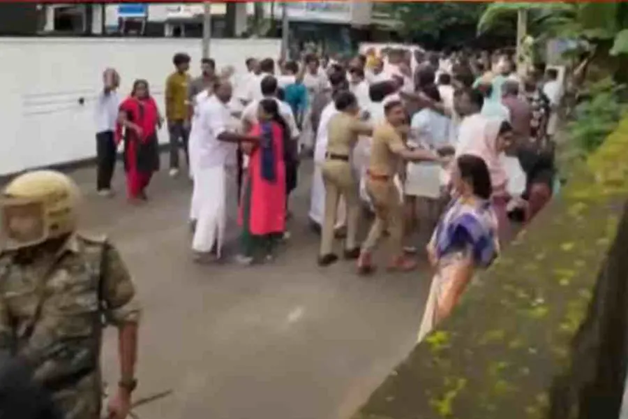 കായംകുളത്ത് സിപിഎം- കോണ്ഗ്രസ് സംഘര്ഷം; പോലീസുകാര്ക്ക് ഉള്പ്പെടെ പരിക്ക്