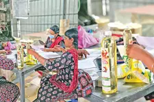 ഓപ്പറേഷൻ നാളികേര; വ്യാജനെ പൊക്കാൻ ഭക്ഷ്യവകുപ്പ്, പിടികൂടിയത് 6500 ലിറ്റർ വെളിച്ചെണ്ണ