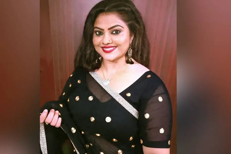 യുവതിയെ സെക്സ് റാക്കറ്റിന് കൈമാറാന് ശ്രമിച്ചെന്ന കേസ്; നടി മിനു മുനീര് പോലീസ് കസ്റ്റഡിയില്
