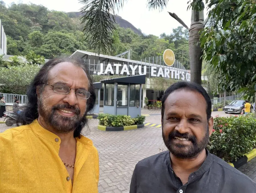 രാജീവ് അഞ്ചലിനൊപ്പം ജടായൂ പാറയില്