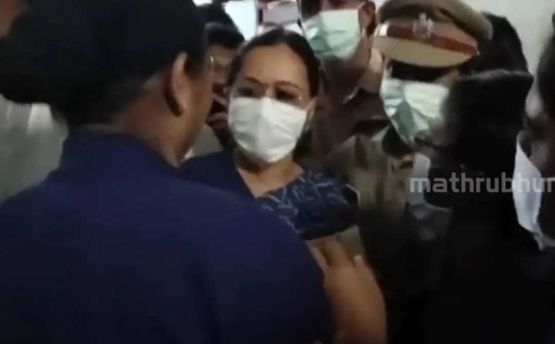 സംഭവത്തിന്റെ ദൃശ്യങ്ങളില്നിന്ന് | Screengrab: Mathrubhumi News