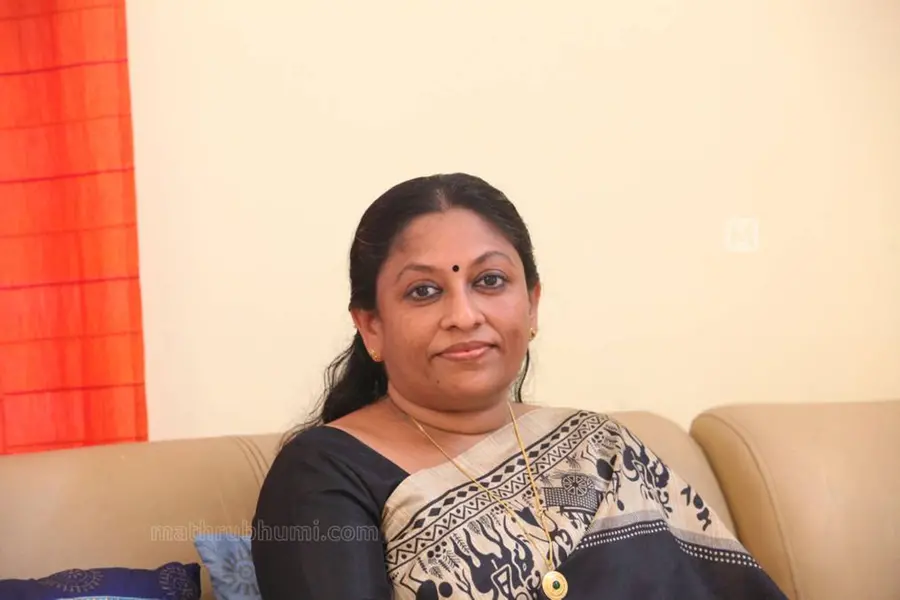 മാതാപിതാക്കള്‍ ലക്ഷ്യംവെക്കേണ്ടത് കുട്ടികളുടെ സ്വാതന്ത്ര്യത്തില്‍ -കെ.ആര്‍. മീര