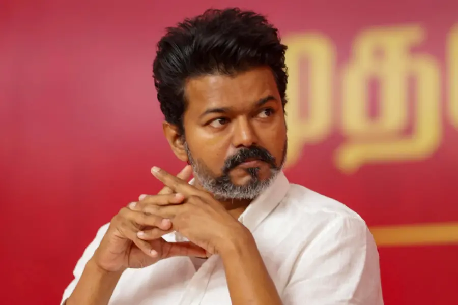പാര്ട്ടി സമ്മേളനത്തിനിടെ യുവാവിനെ ബൗണ്സര്മാര് തള്ളിയിട്ടു; നടന് വിജയ്ക്കെതിരെ കേസ് | വീഡിയോ