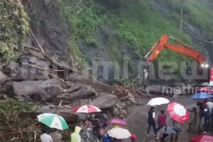 താമരശ്ശേരി ചുരം വഴിയുള്ള ഗതാഗതം പൂര്‍ണമായും നിരോധിച്ചു, അടിയന്തര വാഹനങ്ങള്‍ മാത്രം കടത്തിവിടും