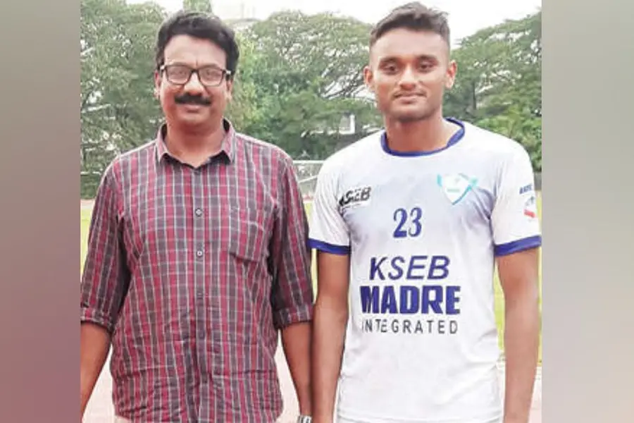 'ഒരു പിതാവിനു ലഭിക്കാവുന്ന മികച്ച സമ്മാനം'; ഇന്ത്യക്കായി പന്തുതട്ടാൻ നിലമ്പൂരുകാരൻ ഉവൈസും