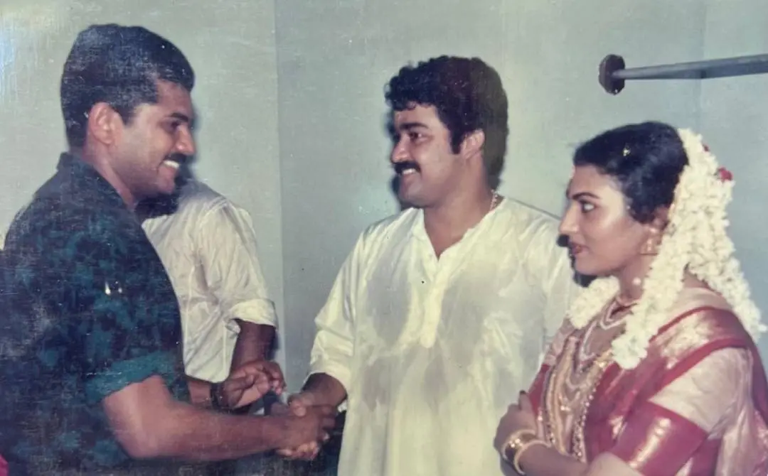 മോഹൻലാലും സുചിത്രയും മുകേഷും. മുകേഷ് സോഷ്യൽ മീഡിയയിൽ പങ്കുവെച്ച ചിത്രം |ഫോട്ടോ: www.facebook.com/mukeshcineactor