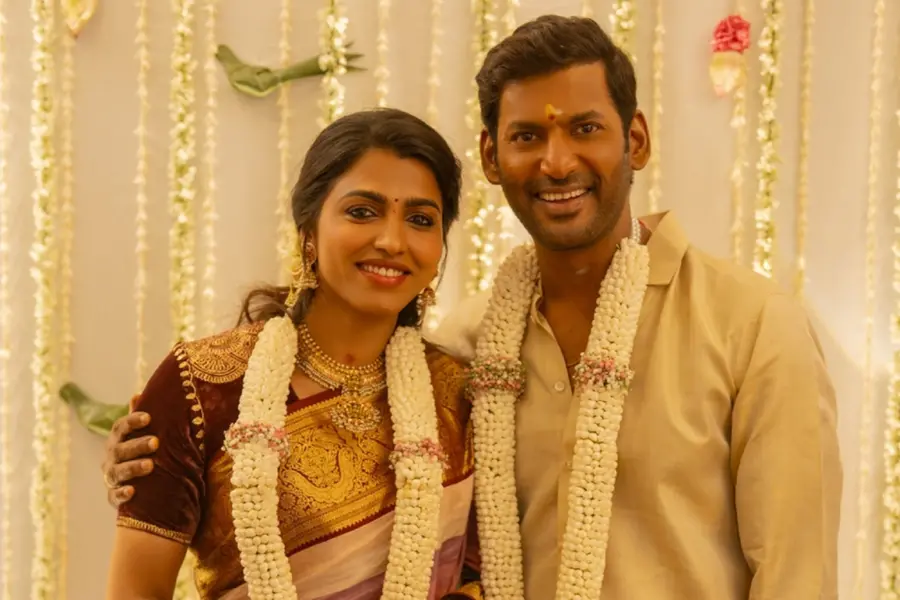 വിശാലും സായ് ധന്സികയും പുതുജീവിതത്തിലേക്ക്; വിവാഹനിശ്ചയ ചിത്രങ്ങള് പങ്കുവെച്ച് താരം
