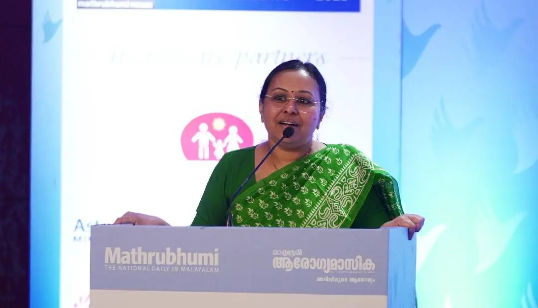 ആരോഗ്യമന്ത്രി വീണാ ജോർജ് മാതൃഭൂമി ന്യൂസ് ഹെൽത്ത് കോൺക്ലേവ്-'എമെർജ് 2025' ഉദ്ഘാടനം ചെയ്ത് സംസാരിക്കുന്നു