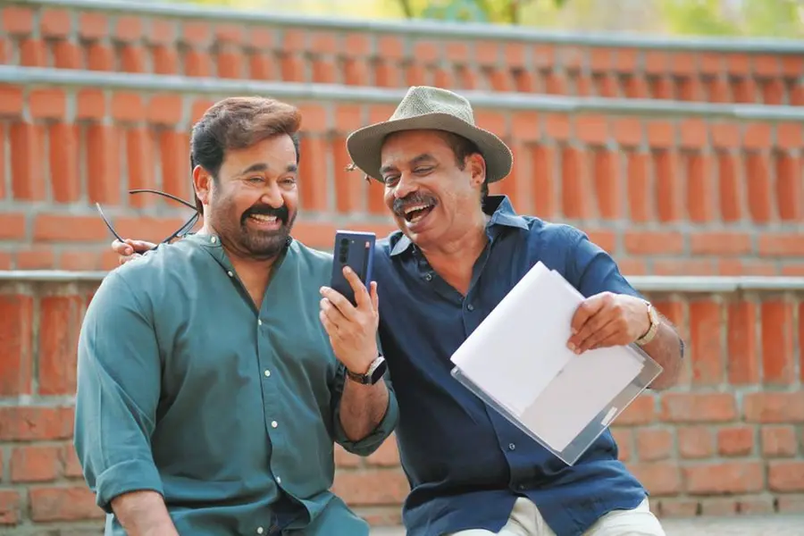 മോഹന്‍ലാല്‍ കൂടെയുണ്ടെങ്കില്‍ സിനിമ ഒരു ജോലിയല്ല, ആനന്ദമാണ്- സത്യന്‍ അന്തിക്കാട്