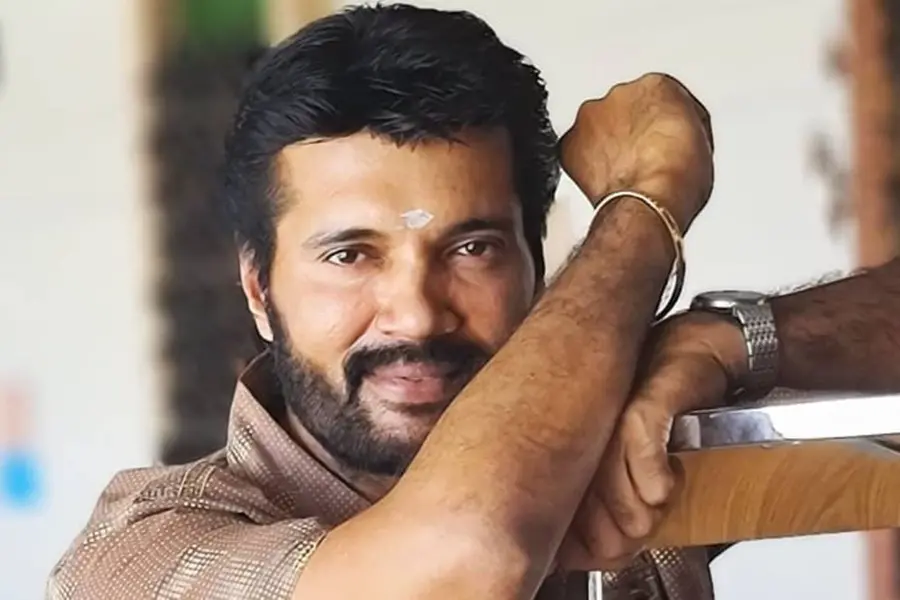 പ്രധാനമന്ത്രിയെ മിസ്റ്ററെന്നാണോ വിളിക്കേണ്ടത്, വിജയ്‌യെ നേരിൽക്കണ്ടാൽ മുഖത്തടിക്കും-നടൻ രഞ്ജിത്