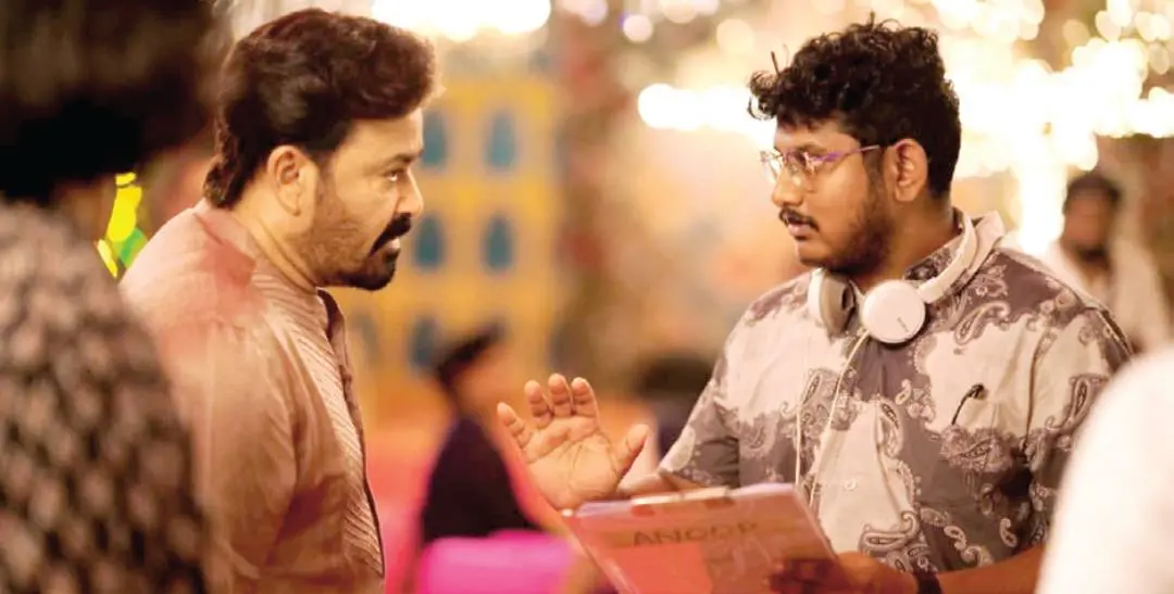 ഹൃദയപൂർവം സിനിമാ ചിത്രീകരണവേളയിൽ മോഹൻലാലിനൊപ്പം തിരക്കഥാകൃത്തായ ടി.പി. സോനു | Photo: Special Arrangement