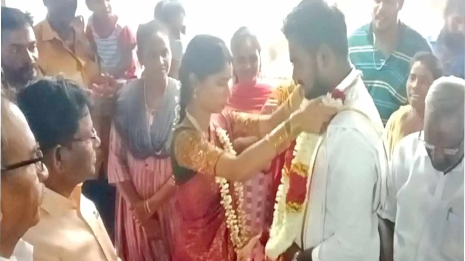 അമൃതയും സഞ്ജയും തിരുത്തുറൈപൂണ്ടിയിലെ സിപിഎം ഓഫീസിൽനിന്ന് വിവാഹിതരാവുന്നു