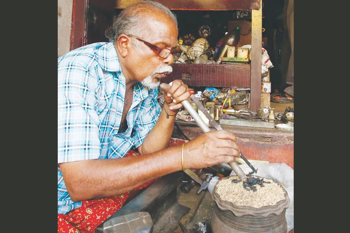A goldsmith working| Photo: Mathrubhumi archives