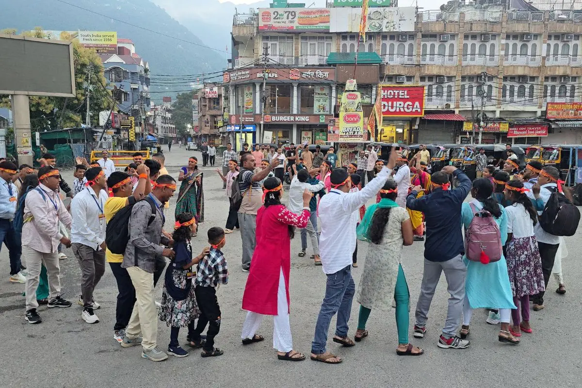 Pilgrims chant religious slogans before leaving for Mata Vaishno Devi shrine at Katra, in Reasi district, Jammu and Kashmir | Photo: PTI