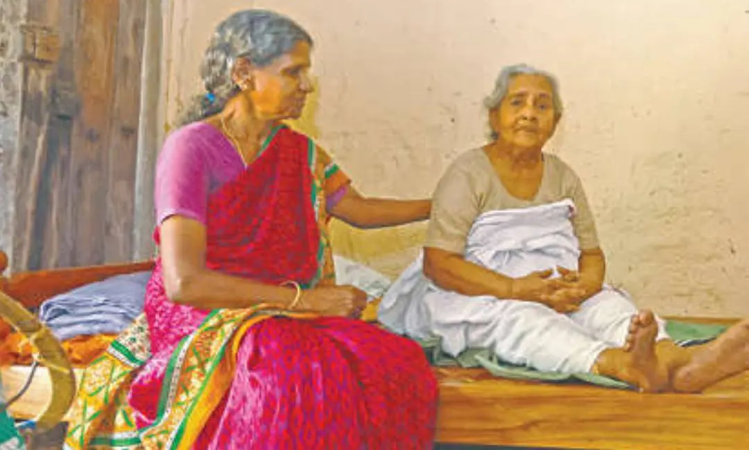 കടമുറിയിൽ മകൾ കമലത്തിനൊപ്പം ലില്ലി