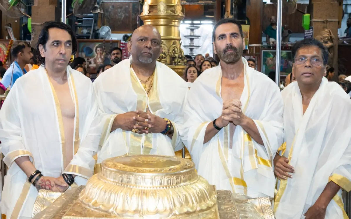 ഗുരുവായൂർ ക്ഷേത്രത്തിൽ തൊഴുന്ന ബോളിവുഡ് നടൻ അക്ഷയ് കുമാർ