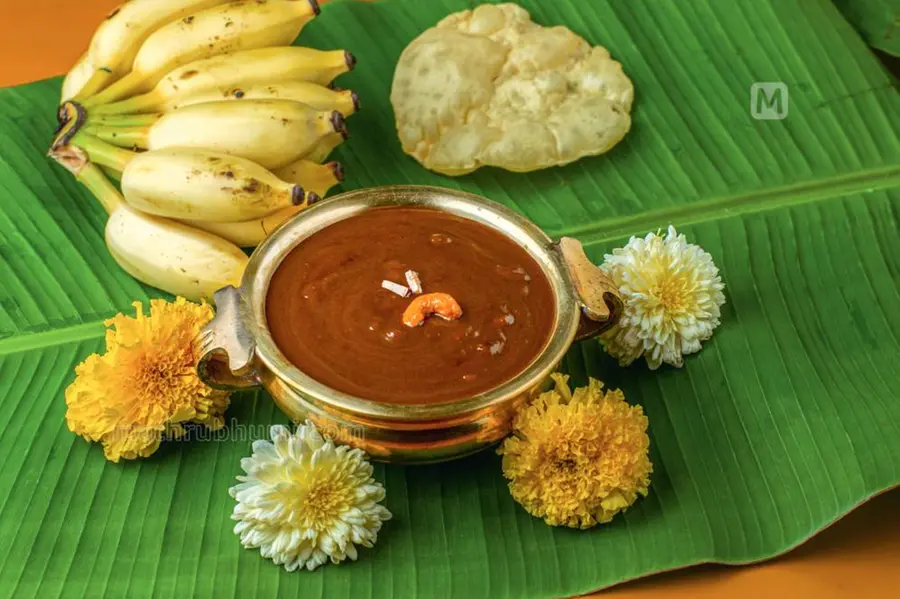 പഴംപ്രഥമന് മുതല് പൈനാപ്പിള് പായസംവരെ, കൂടാതെ പഞ്ചാബി റൈസ് ഖീറും; കളറായി ഓണസദ്യ