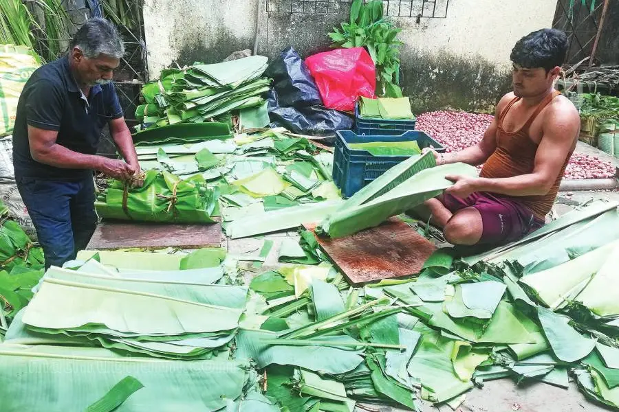 ഓണത്തിന് ഒഴിച്ചുകൂടാത്തത്; തൂശനില വാങ്ങാൻ കാശേറെ വേണം