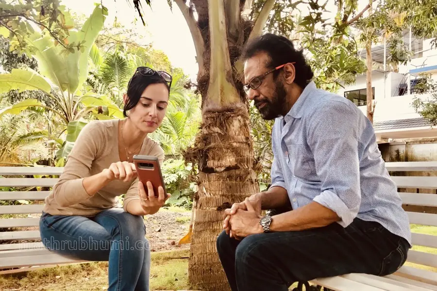 അവിശ്വസനീയമായിരുന്നു കാഴ്ച്ച, താമസിച്ചിരുന്ന വീട്ടിൽ ചളിനിറഞ്ഞു, അടുത്ത വീട്ടിലെ ആൾ ആത്മഹത്യ ചെയ്തു