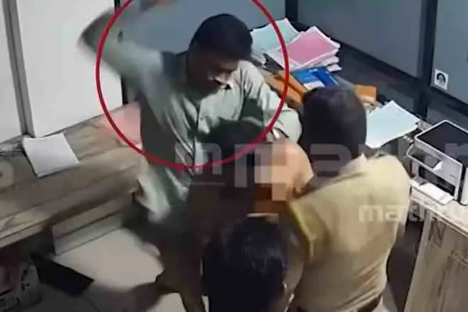 കസ്റ്റഡി മർദനം;'CCTVയില് ഇല്ലാത്ത രണ്ട് പേര്കൂടിയുണ്ട്, ഒതുക്കിത്തീർക്കാൻ 20 ലക്ഷം വരെ വാഗ്ദാനം'