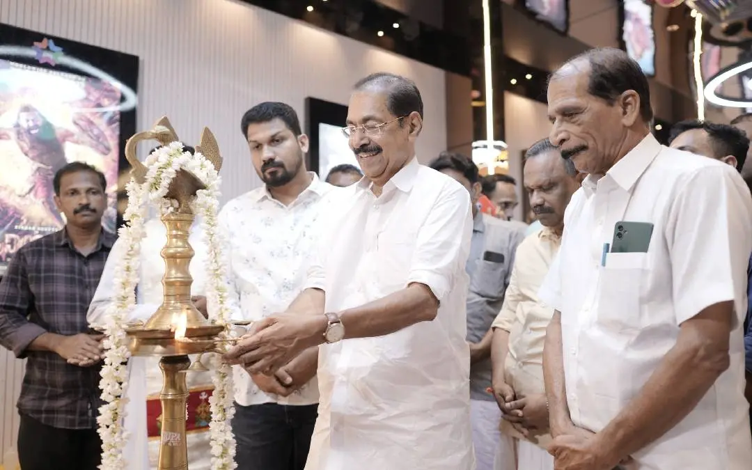 കണ്ണൂര് ഇരിട്ടിയിലെ മാജിക് ഫ്രെയിംസ് സിനിമാസ് സണ്ണി ജോസഫ് ഉദ്ഘാടനംചെയ്യുന്നു