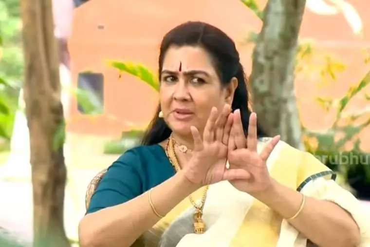 'ഞാന് വിളിച്ചാല് WCC അംഗങ്ങള് AMMA-യിലേക്ക് തിരിച്ചുവരും'- ഉര്വശി