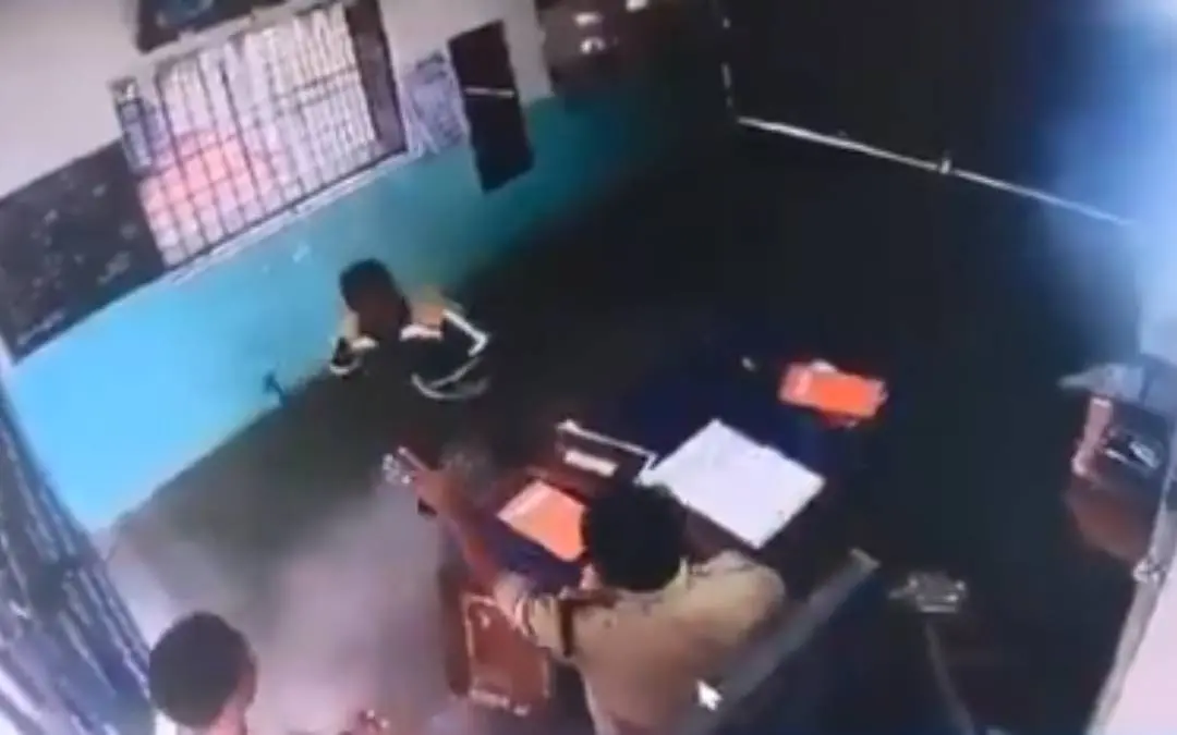 ജയിൽ വാർഡനെ മർദിക്കുന്നതിന്റെ സിസിടിവി ദൃശ്യം