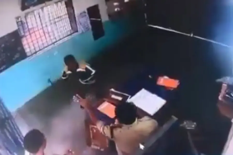 വാർഡന്റെ തലയ്ക്ക് ചുറ്റിക കൊണ്ടടിച്ച് ജയിൽ ചാടി; പിടിക്കാമെന്നു പറഞ്ഞിറങ്ങിയ രണ്ടാമത്തെയാളും മുങ്ങി