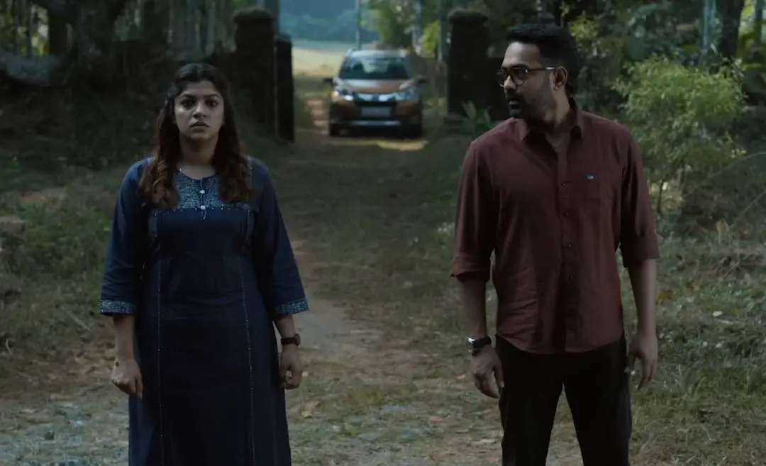 മിറാഷ് എന്ന ചിത്രത്തിൽ അപർണാ ബാലമുരളിയും ആസിഫ് അലിയും | സ്ക്രീൻഗ്രാബ്