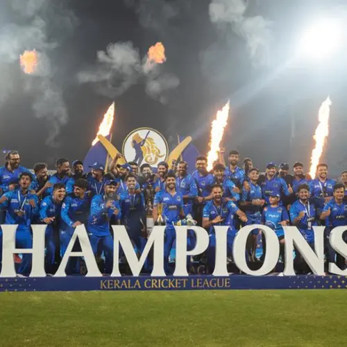 'അനിയൻ വെടിക്കെട്ടിന് തിരി കൊളുത്തി മടങ്ങി, ചേട്ടനും സംഘവും പൂർത്തിയാക്കി'; ഇത് പഴയ കൊച്ചിയല്ല