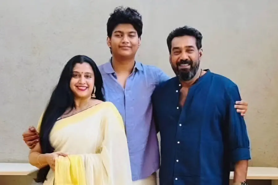 'ഒരു നല്ല കുടുംബ ചിത്രം'; ബിജു മേനോനും മകനുമൊപ്പമുള്ള ചിത്രം പങ്കുവെച്ച് സംയുക്ത വര്മ