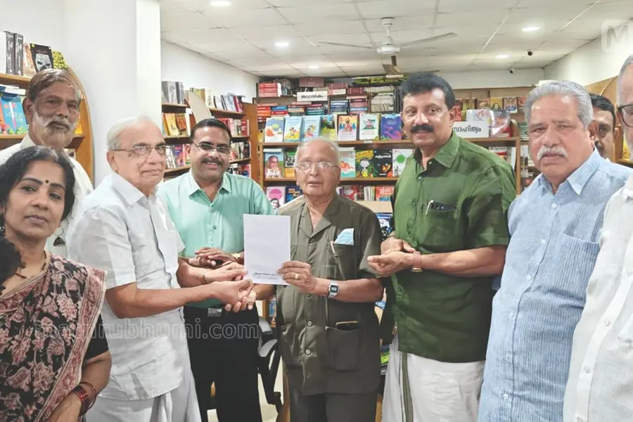 പത്മപ്രഭാ സ്മാരക പുരസ്കാരസമര്പ്പണം ക്ഷണക്കത്ത് വിതരണം ഉദ്ഘാടനംചെയ്തു