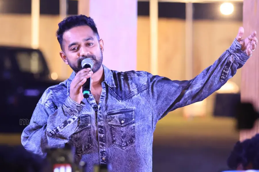 ഡാഡി എന്താ 'ലോക'യില്‍ അഭിനയിക്കാത്തത് എന്നാണ് മക്കളുടെ ചോദ്യം- ആസിഫ് അലി