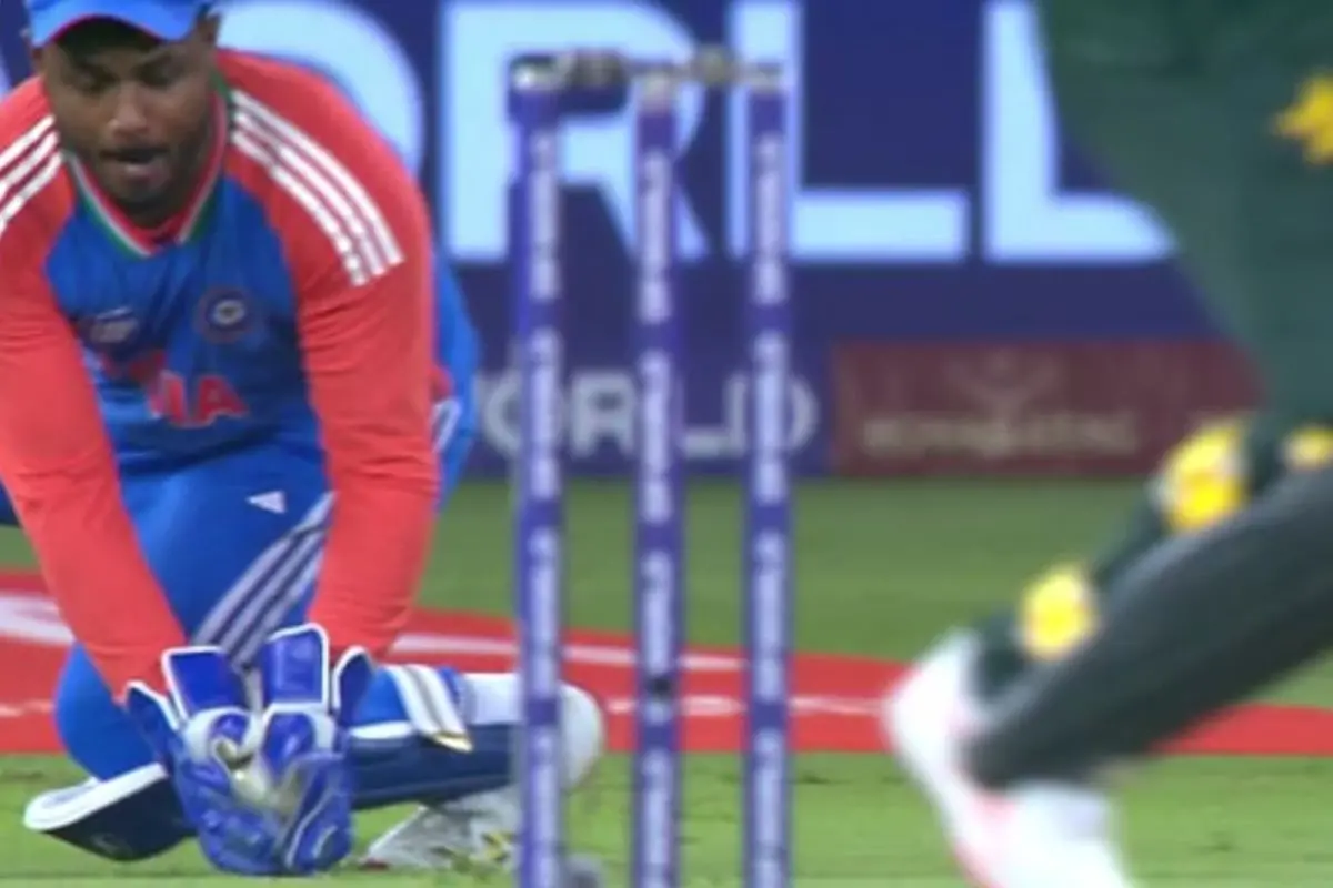 Sanju grabs the catch off Hardik Pandya's bowling. | Screengrab/X