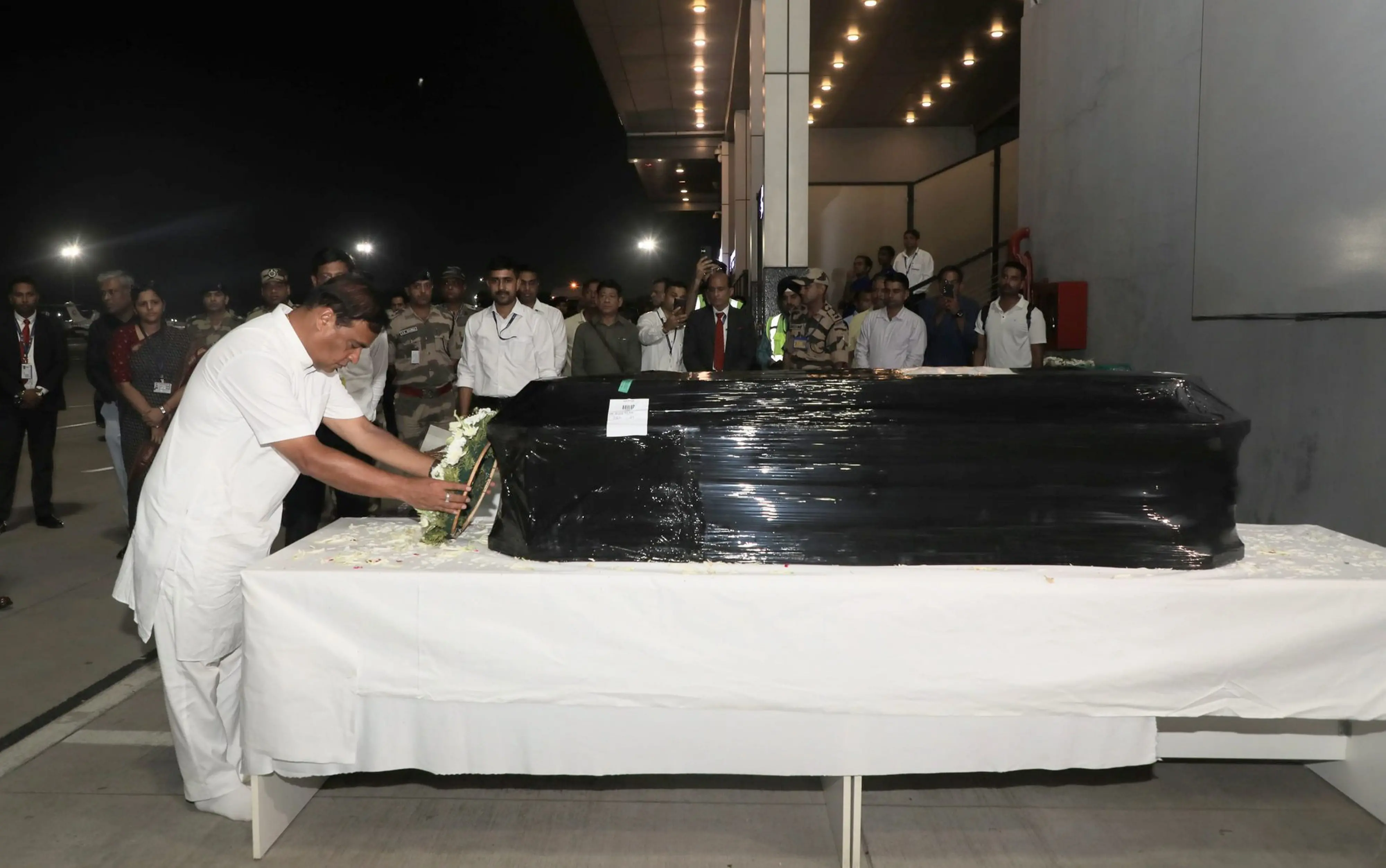 Assam Chief Minister Himanta Biswa Sarma lays a wreath on the mortal remains of popular singer Zubeen Garg | Photo: PTI
