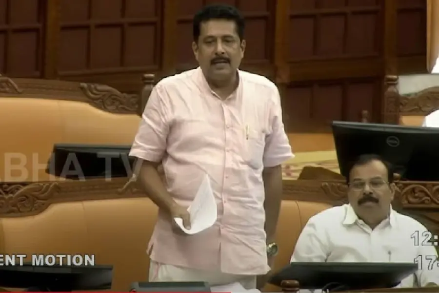 'ഈ കപ്പൽ പൊങ്ങാൻ കഴിയാത്തവിധം മുങ്ങി, സർക്കാർ ഇരുട്ടിൽ തപ്പുന്നു';അമീബിക് മസ്തിഷ്ക ജ്വരത്തിൽ വിമർശനം