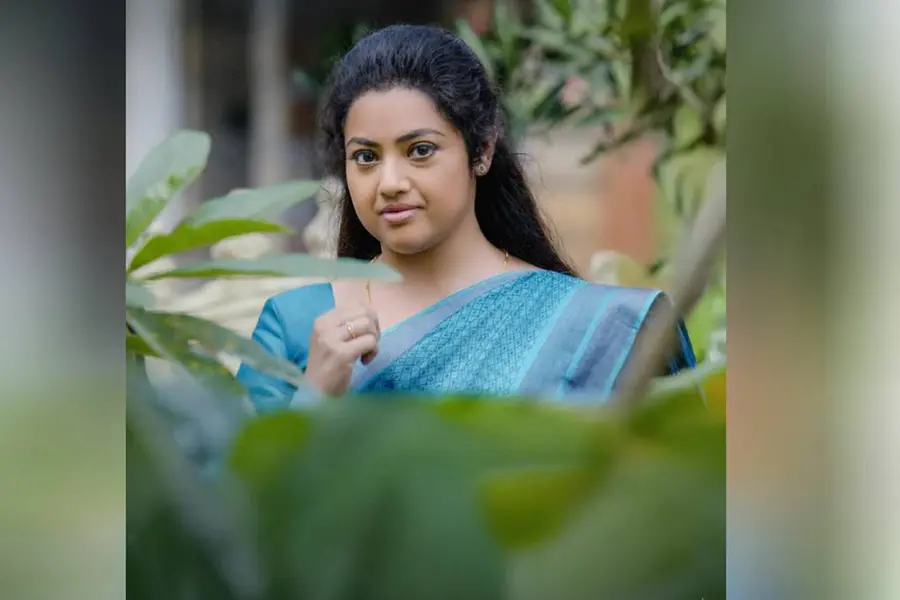 'ഞങ്ങളുടെ റാണിക്ക് പിറന്നാളാശംസകൾ', ദൃശ്യം3-യിലെ മീനയുടെ ക്യാരക്റ്റർ പോസ്റ്റർ പുറത്തുവിട്ടു