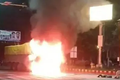 ഡ്രൈവര് മദ്യലഹരിയില്; നിയന്ത്രണംവിട്ട ട്രക്കിടിച്ച് മൂന്ന് മരണം