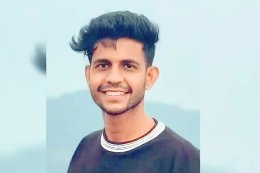 കൈത്തണ്ട മുറിച്ച് ആത്മഹത്യക്കു ശ്രമിച്ചു; പിന്നാലെ പോലീസ് ട്രെയിനി ക്യാമ്പില് തൂങ്ങിമരിച്ചനിലയില്