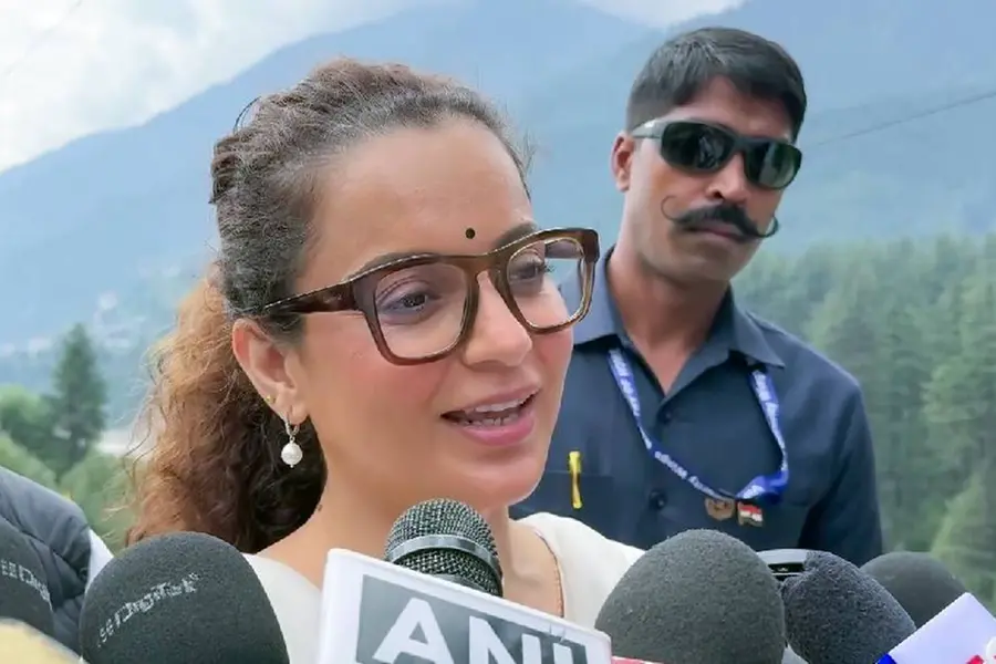 'റെസ്റ്ററന്റിൽ വെറും 50 രൂപ വരുമാനം, ദയവായി എന്റെ വേദന മനസ്സിലാക്കൂ'; പ്രളയബാധിതരോട് കങ്കണ, വിമർശനം