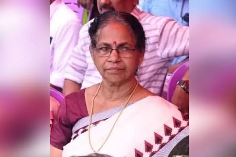 വടകര ബസ് സ്റ്റാന്ഡില് അപകടം; ബസിടിച്ച് പരിക്കേറ്റ മഹിളാ കോണ്ഗ്രസ് നേതാവ് മരിച്ചു