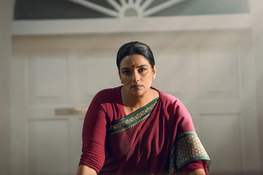 'നന്ദിത ബോസാ'യി ശ്വേതാ മേനോൻ; വിനീത് ശ്രീനിവാസൻ ചിത്രം 'കരം' ക്യാരക്ടർ പോസ്റ്റർ പുറത്ത്
