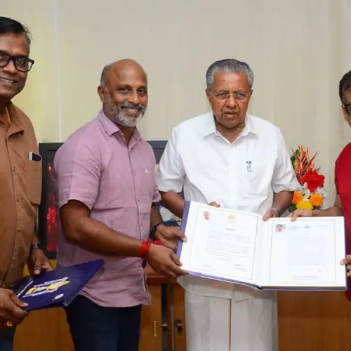 കെസിഎല്‍ സ്‌പെഷ്യല്‍ കോഫീ ടേബിള്‍ ബുക്ക് മുഖ്യമന്ത്രി പ്രകാശനം ചെയ്തു