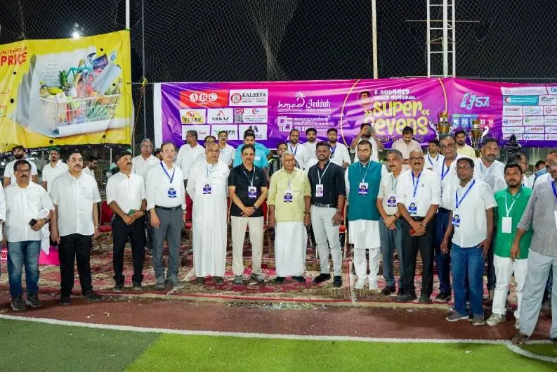 കെഎംസിസി സംഘടിപ്പിക്കുന്ന ഇ.അഹമ്മദ് സാഹിബ് മെമ്മോറിയല്‍ സൂപ്പര്‍-7 ഫുട്ബാള്‍ ടൂര്‍ണമെന്റിന് തുടക്കം