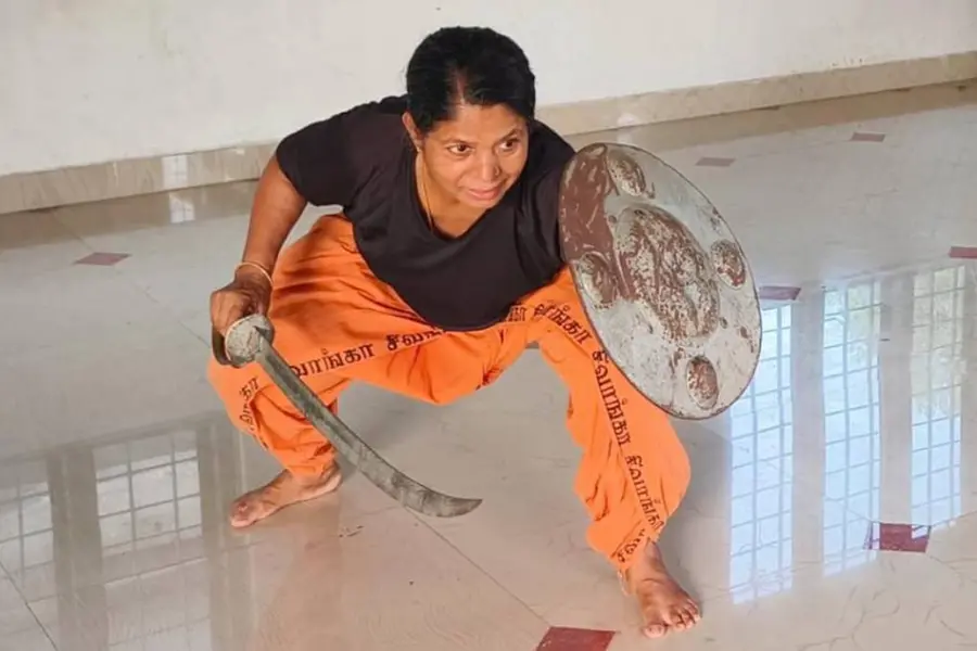'അയ്യോ എനിക്ക് പറ്റില്ലെന്ന് പറയേണ്ടിവരില്ല, ചെയ്യാൻ പറ്റും'; 55-ാം വയസ്സിലും ടീച്ചർ കളരിത്തിരക്കിൽ