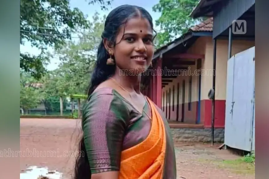 പെരുമ്പാവൂരില് യുവതി വീടിനുള്ളില് മരിച്ചനിലയില്